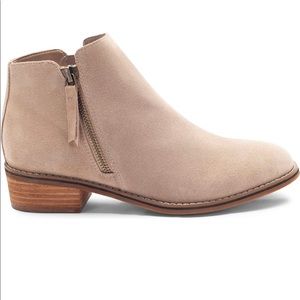 Blondo Linda Waterproof Bootie